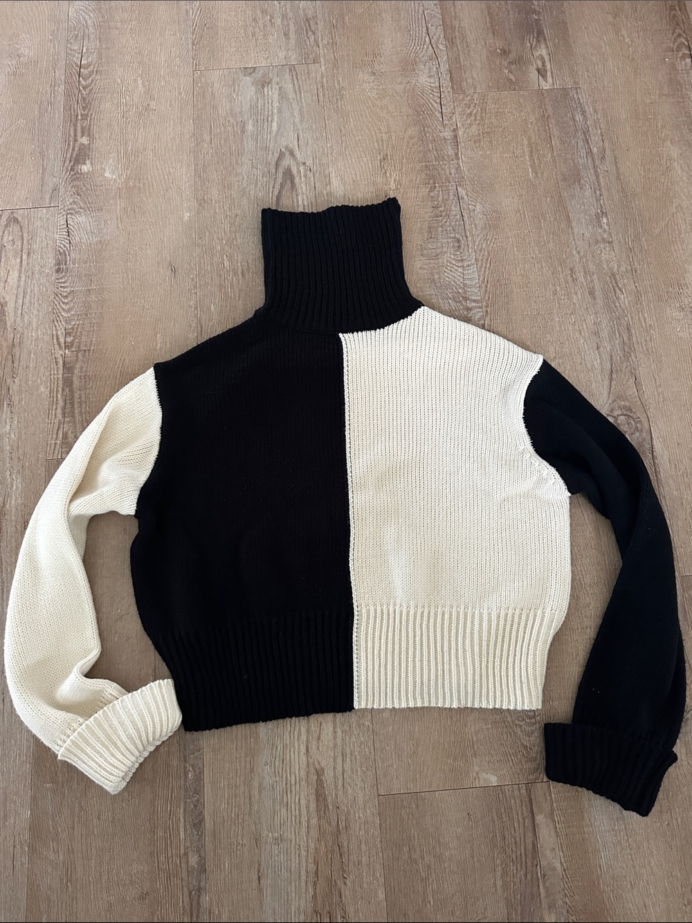 Color Block Turtleneck in Black & Cream Like New